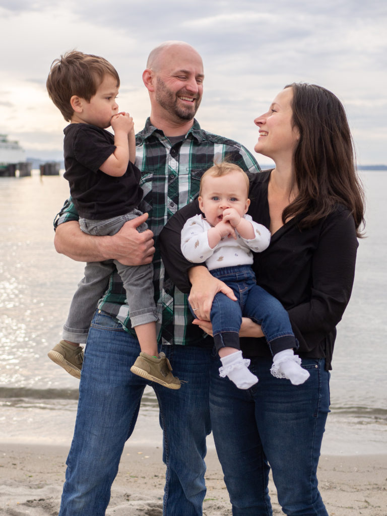Seattle Family Photographer Becky Langseth, Family at Brackett's Landing, Edmonds, WA