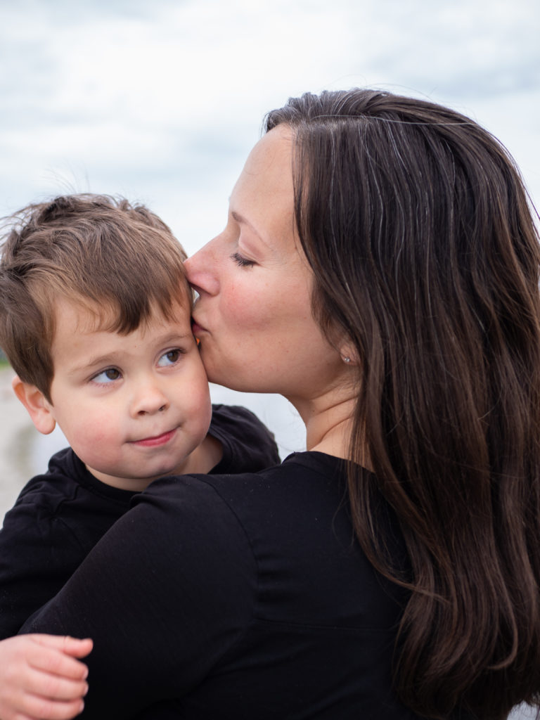 Seattle Family Photographer Becky Langseth, Seattle mom kissing toddler