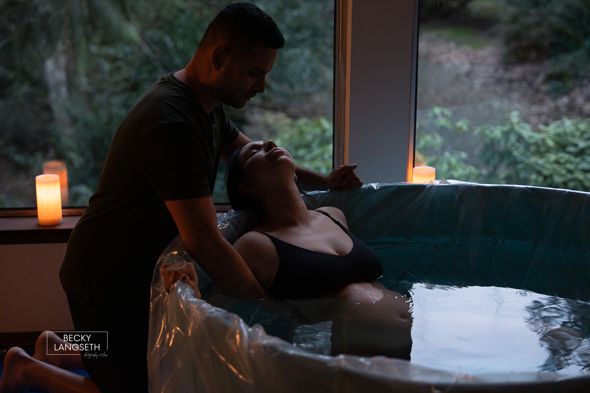 woman labors in a birth tub in her living room for a homebirth in sammamish